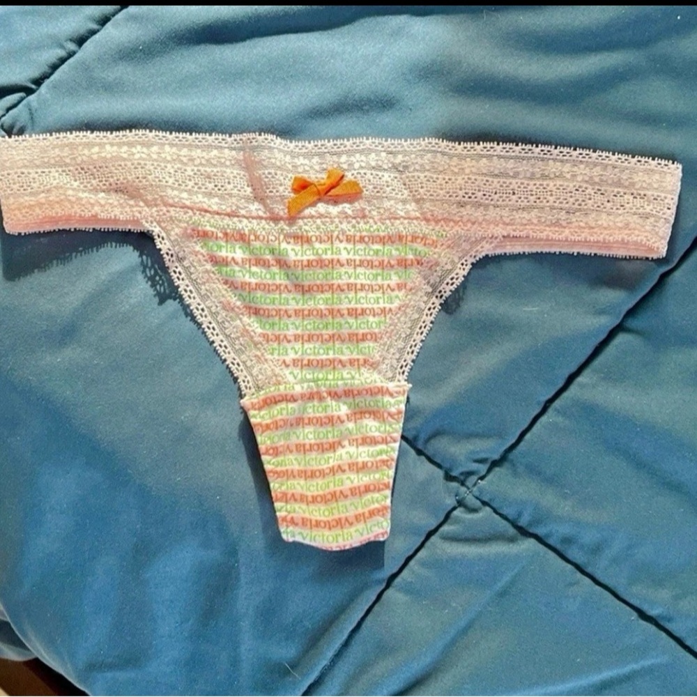 2010 Victoria’s Secret POUT Pink Striped Cotton Low Rise Thong Panties small S
